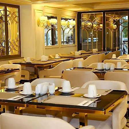 Dekalb Hotel 4*