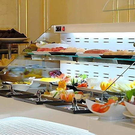 Hotel Dekalb 4*