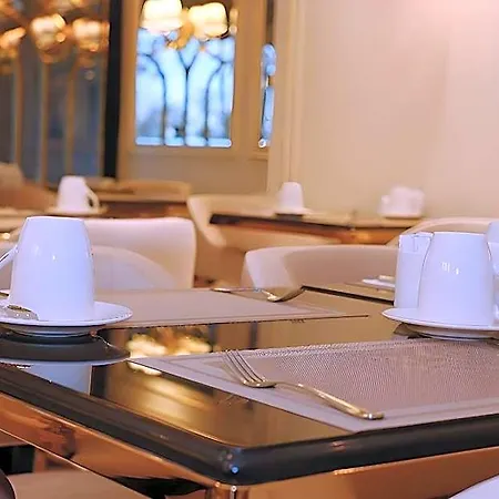 Dekalb Hotel 4*