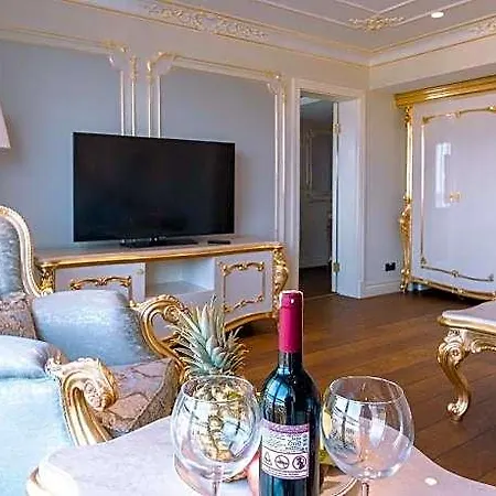 Hotell Dekalb 4*